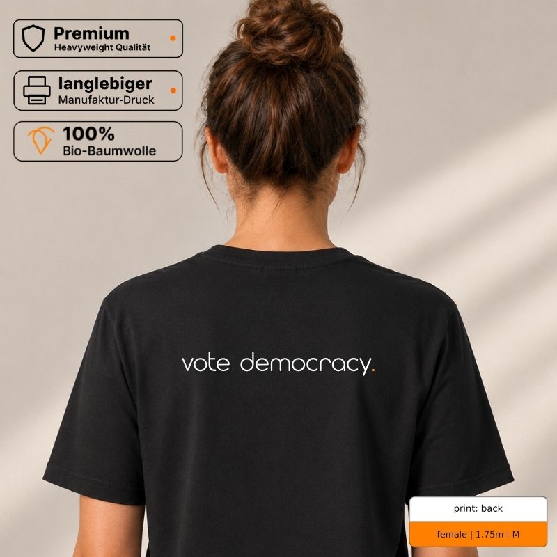 Premium T-Shirt mit „vote democracy.“ Rückenprint